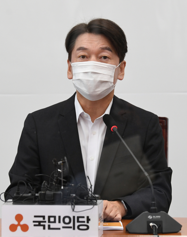 국민의당 안철수 대표가 지난 6일 오전 서울 여의도 국회에서 열린 공유정당 플랫폼 및 국정감사 37대 정책과제 발표 기자회견에 참석, 발언하고 있다. 연합뉴스