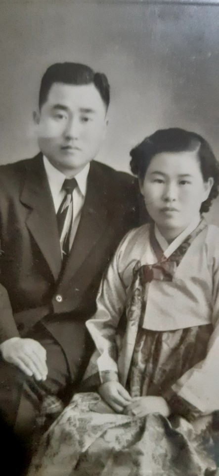 故 최동옥 씨와 남편이 젊은 시절 찍은 사진. 가족제공.