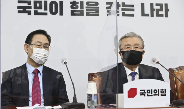 국민의힘 김종인 비상대책위원장이 19일 오전 서울 여의도 국회에서 열린 비상대책위원회의에서 발언하고 있다. 연합뉴스