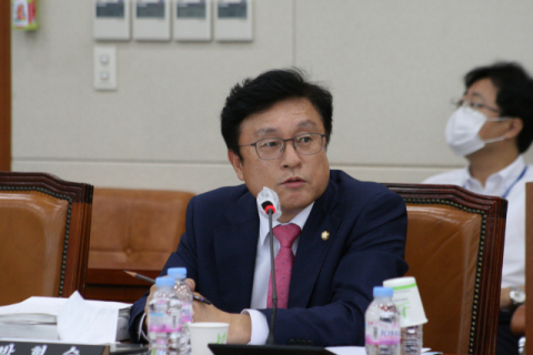 국민의힘 박형수 국회의원이 국감에서 발언하고 있다.