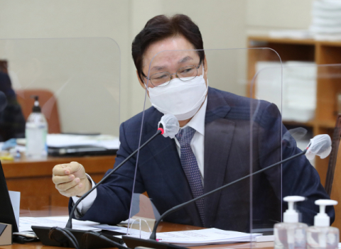 국민의힘 박완수 의원이 20일 국회 행정안전위원회 강원도·충청북도·경상북도·제주특별자치도 국정감사에서 질의하고 있다. 연합뉴스