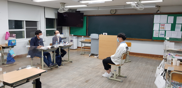 대구 제일고등학교에서 고3 학생이 모의면접을 진행하고 있다. 대구제일고 제공