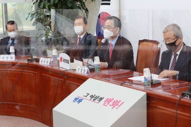 국민의힘 주호영 원내대표가21일 오전 서울 여의도 국회에서 열린 비상대책위원장-중진의원 연석회의에서 발언하고 있다. 연합뉴스
