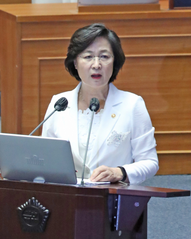 추미애 법무부 장관이 22일 국회 본회의에서 열린 정치·외교·통일·안보에 관한 대정부질문에 참석, 답변하고 있다. 연합뉴스