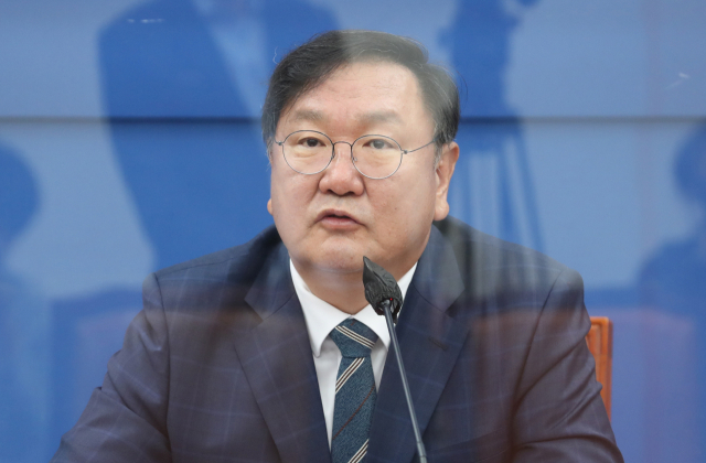 더불어민주당 김태년 원내대표가 22일 오전 서울 여의도 국회에서 열린 국정감사 대책회의에서 발언하고 있다. 연합뉴스
