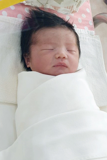 김진솔(32)·박상훈(41·대구시 달성군 다사읍)부부 첫째 딸 쑥쑥이(3.1kg) 10월 19일 출생,