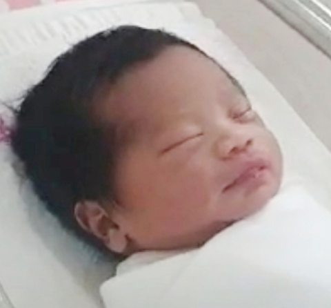 윤지영(39)·허준우(38·대구시 달서구 대곡동) 부부 첫째 아들 복덩이(3.0kg) 10월 14일 출생.