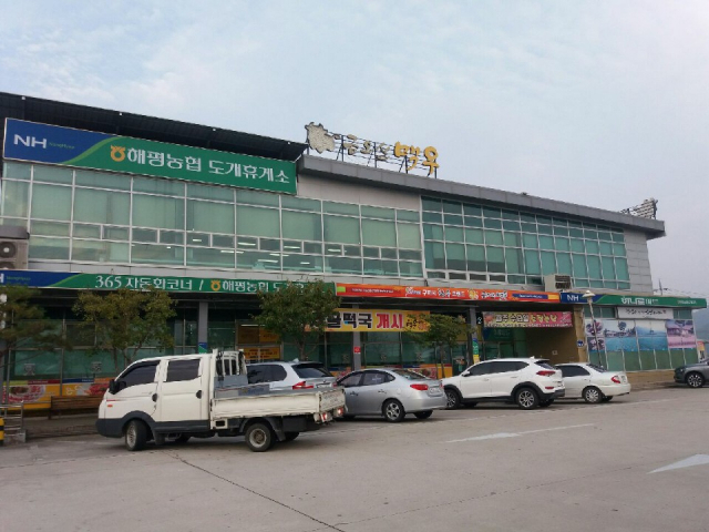 경북 구미시의 보조금을 받아 2012년 문을 연 도개면 금오산맥우 직판장 2호점이 2018년 12월 개인에게 매매돼 운영되고 있다. 전병용 기자