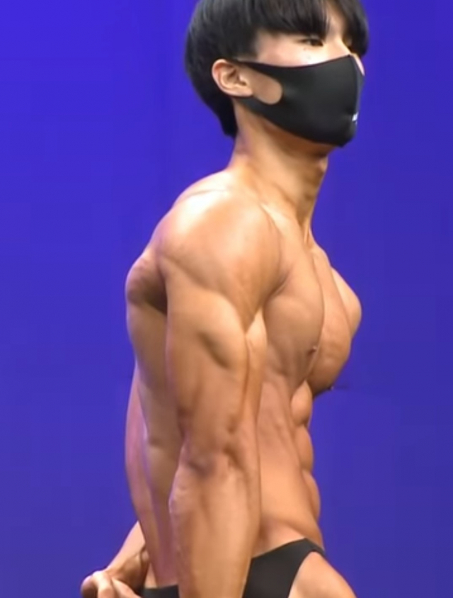 김휘동군 근육
