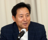 오세훈 전 서울시장이 22일 오후 서울 마포구 마포현대빌딩에서 열린 더 좋은 세상으로 제9차 정례세미나에서 강연하고 있다. 연합뉴스
