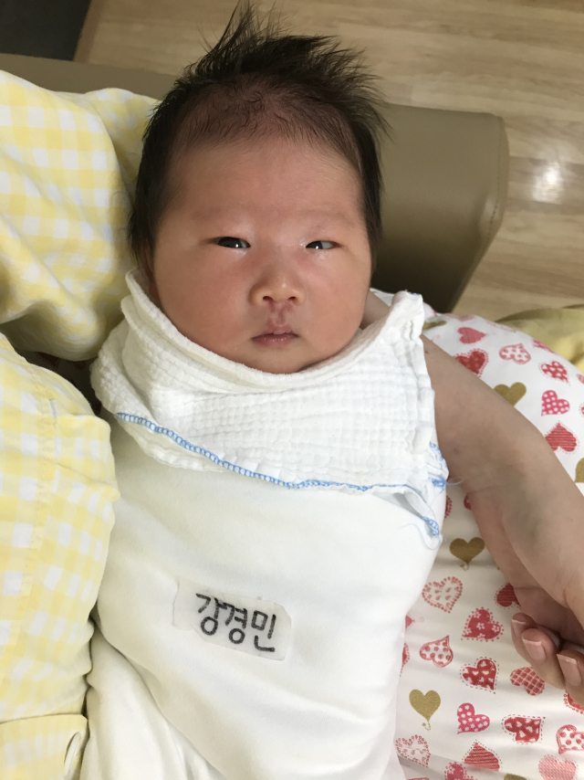 강경민(29) 이재준(29)(대구 북구 침산동) 부부의 첫째 딸 열무(3.45kg) 20년10월17일 출생