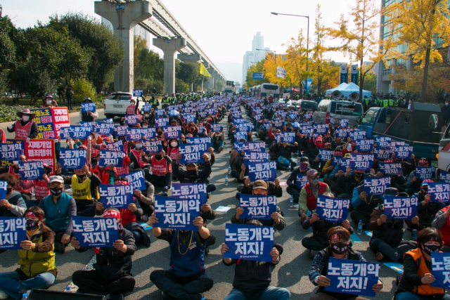 민주노총 대구지역본부가 28일 대구고용노동청 앞에서 노동관계조정법 개정안에 반대하는 총력투쟁 선포대회를 열었다. 민주노총 대구지역본부 제공