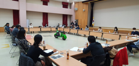 경북 구미시가 구미전자정보기술원에서 전기이륜차 보급사업 설명회를 하고 있다. 구미시 제공