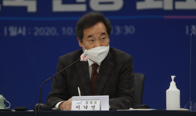 더불어민주당 이낙연 대표가 30일 오후 전북 부안군청 대회의실에서 열린 현장 최고위원회의에서 발언하고 있다. 연합뉴스