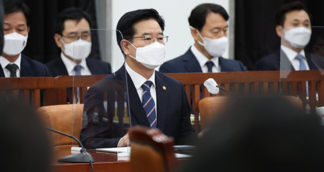 김창룡 경찰청장이 30일 국회 정보위원회의 경찰청에 대한 국정감사에 출석하고 있다. 연합뉴스