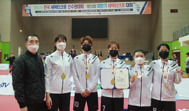 경북도청 직장운동경기부 세팍타크로 여자팀이 강원도 평창군 평창국민체육센터에서 열린 제31회 전국세팍타크로선수권대회 여자일반부 레구이벤트 경기에서 우승을 차지했다. 경북도체육회 제공
