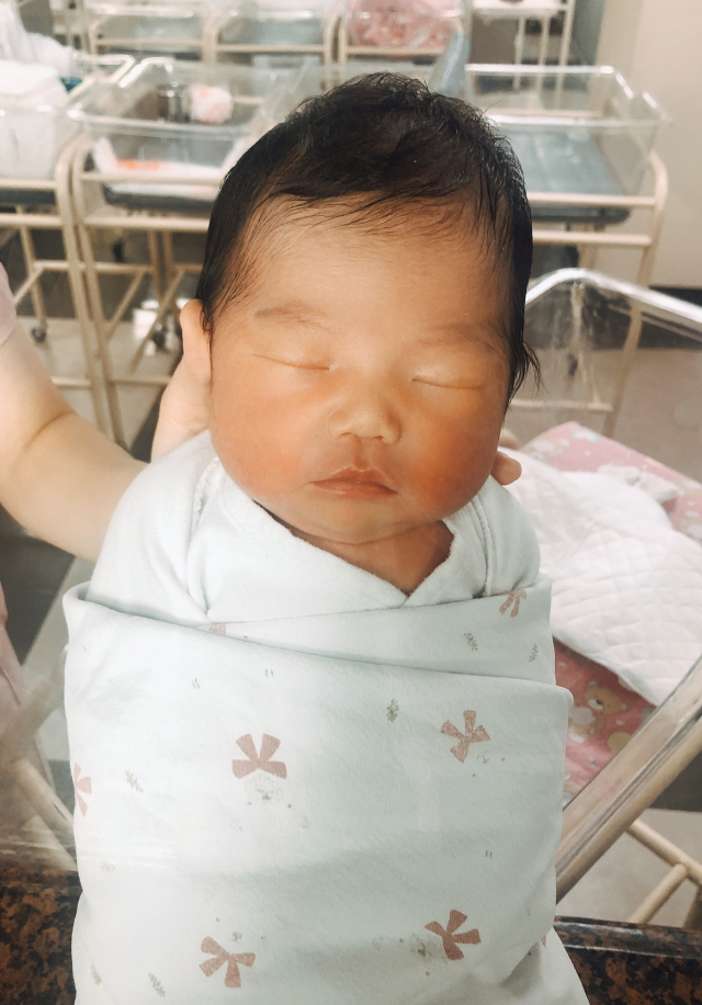 장효원(30) 이동빈(31)(대구 북구 산격동)부부 첫째 딸 소다(3.47kg)