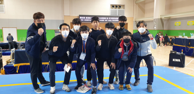 영주시청 우슈팀 선수들이 파이팅을 외치고 있다. 영주시 제공