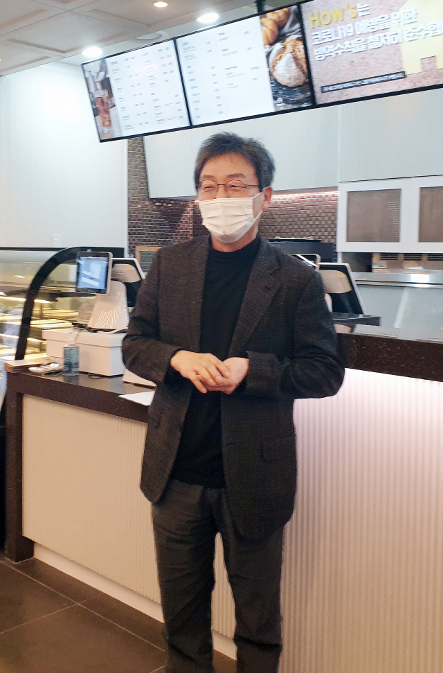 국민의힘 유승민 전 의원이 21일 서울 여의도 정치문화플랫폼 하우스에서 열린 미디어 쇼케이스에서 인사말을 하고 있다. 보수 진영의 소장파로 분류되는 정치권 인사들이 함께한 정치문화플랫폼 하우스는 정치·인문·사회과학 서점과 카페가 결합한 형태로 오신환 전 의원이 이사장을 맡았다. 연합뉴스