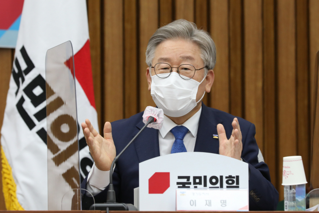 이재명 경기도지사가 6일 서울 여의도 국회에서 열린 경기도 예산정책협의회에서 인사말을 하고 있다. 연합뉴스