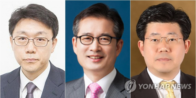 이찬희 대한변호사협회장이 초대 고위공직자범죄수사처(공수처) 처장 후보로 (왼쪽부터) 김진욱 헌법재판소 선임연구관과 이건리 국민권익위원회 부위원장, 한명관 법무법인 바른 변호사 등 3명을 추천했다. 이 협회장은 9일 오전 대한변협 회관 14층 대회의실에서 간담회를 열어 초대 공수처장 후보 명단을 발표했다. 대한변협 회장은 공수처장 후보 추천위원 가운데 한 명이다. [연합뉴스 자료사진]