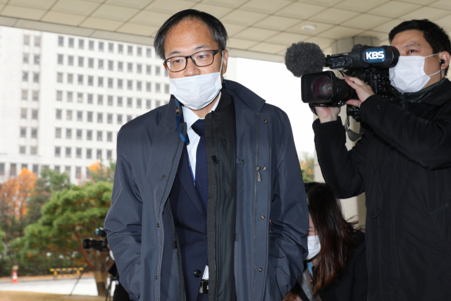 더불어민주당 박주민 의원이 9일 서울 서초구 대검찰청에서 진행된 국회 법제사법위원회의 검찰과 법무부 특수활동비 집행내역 현장검증에 도착하고 있다. 연합뉴스