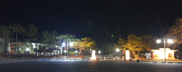 안동시립민속박물관이 월영교 등 야간 명소로 통하는 인근 관광지와의 연계를 위해 경관 조명을 설치했다. 안동시 제공