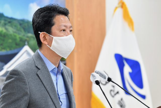 김장호 경상북도 기획조정실장이 10일 도청에서 내년도 예산안과 관련, 언론 브리핑을 하고 있다. 경북도 제공