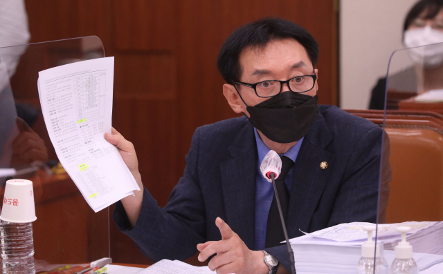 28일 오전 서울 여의도 국회에서 열린 외교통일위원회 전체회의에서 김석기 국민의힘 간사가 발언하고 있다. 연합뉴스