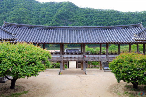 안동에 있는 병산서원 만대루와 도산서원의 도산서당, 농운정사가 각각 보물로 지정예고됐다. 사진은 병산서원 만대루. 안동시 제공