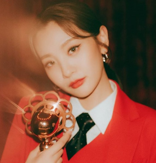 사진. 볼빨간사춘기 안지영
