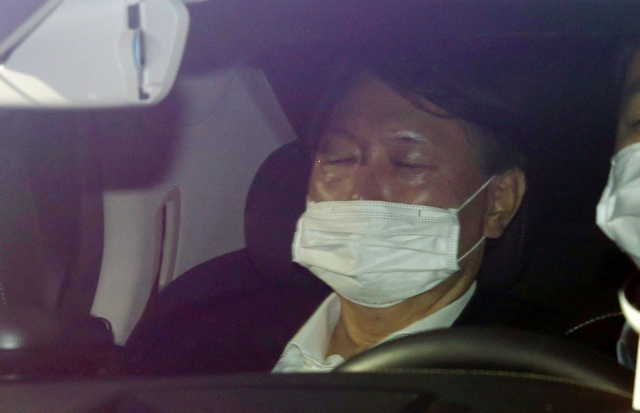 윤석열 검찰총장이 11일 오전 서울 서초구 대검찰청으로 출근하고 있다. 연합뉴스