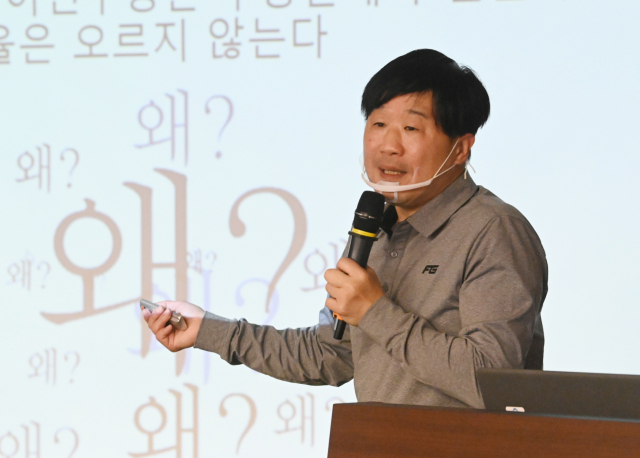 서민 단국대학교 교수가 11일 오전 서울 여의도 국회 의원회관에서 열린 국민의힘 초선모임인 