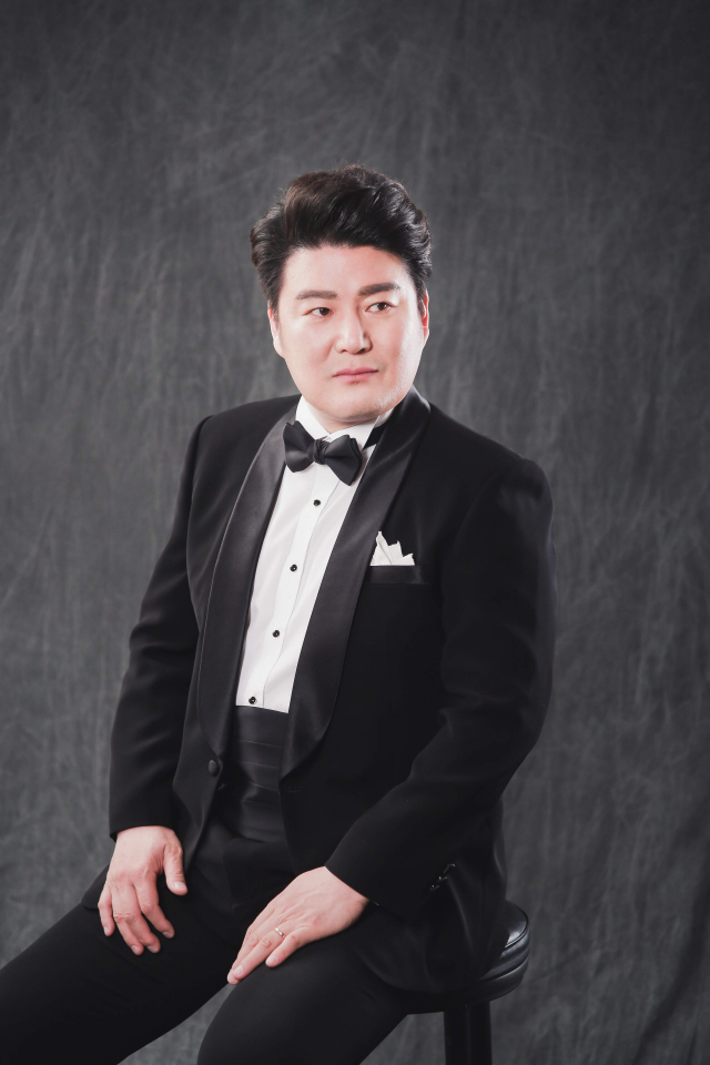 17일 소프라노 김은주와 콘서트를 갖는 테너 이병삼.