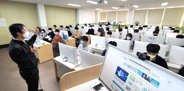 영진전문대의 일본IT기업주문반 3학년 수업 모습. 영진전문대 제공