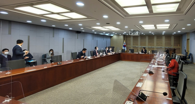 17일 국무총리실이 김해신공항 관련 발표를 할 것으로 예상되는 가운데, 16일 대구 지역 국회의원들이 대응 회의를 개최했다. 곽상도 의원 페이스북