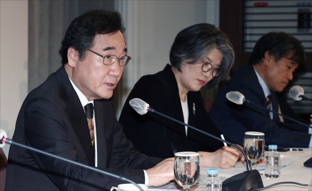 더불어민주당 이낙연 대표가 17일 오전 서울 프레스센터에서 열린 관훈토론회에 참석, 질문에 답하고 있다. 연합뉴스