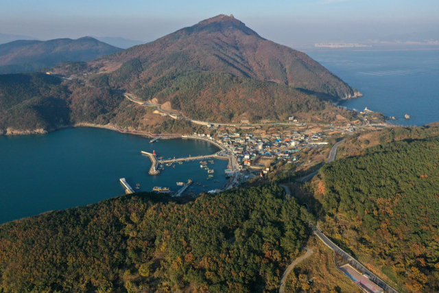 국무총리실 산하 김해신공항 검증위원회는 17일 타당성 검증 결과 발표를 통해 