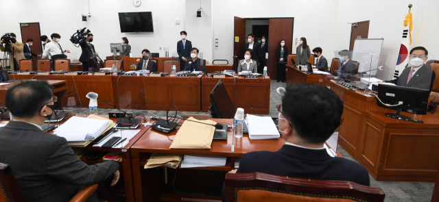 조재연 공수처장 후보 추천위원회 위원장이 18일 국회에서 열린 공수처장 후보 추천위원회 3차회의에서 발언하고 있다. 연합뉴스