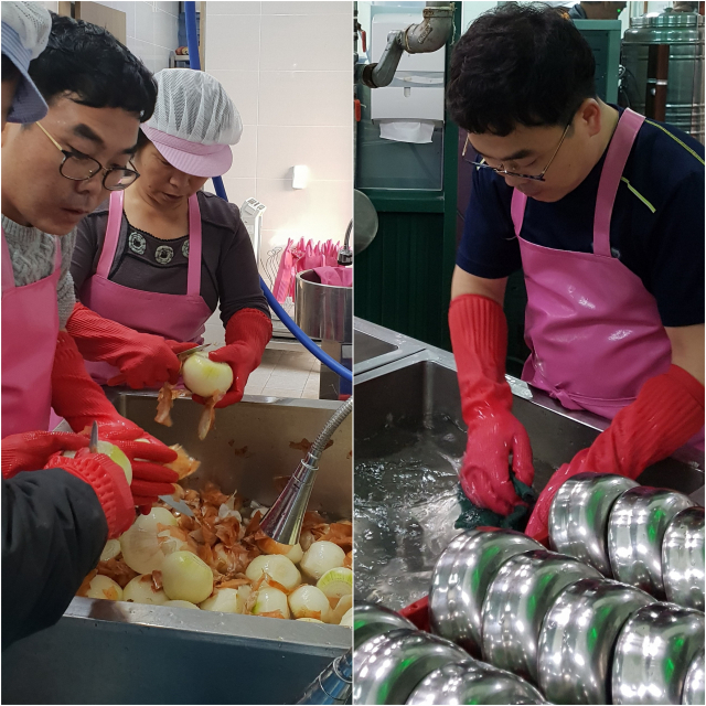 윤광남 경산시 우리새싹회 회장이 봉사활동 현장에서 양파를 까고 설거지를 하고 있다. 우리새싹회 제공.