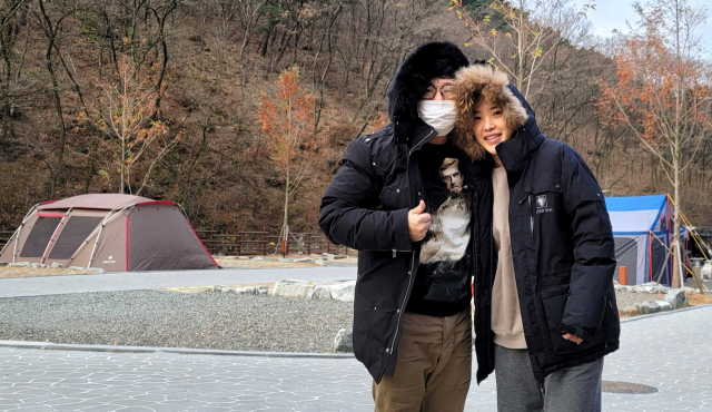 결혼 후 범물동 진밭골 야영장에서 신부와 시간을 보낸 김태우 의원