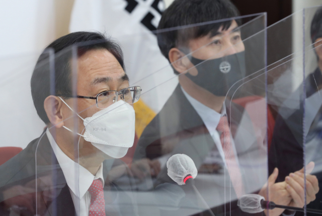 주호영 국민의힘 원내대표가 25일 오전 국회에서 열린 국가정보원법 개악 긴급 기자간담회에서 발언하고 있다. 연합뉴스