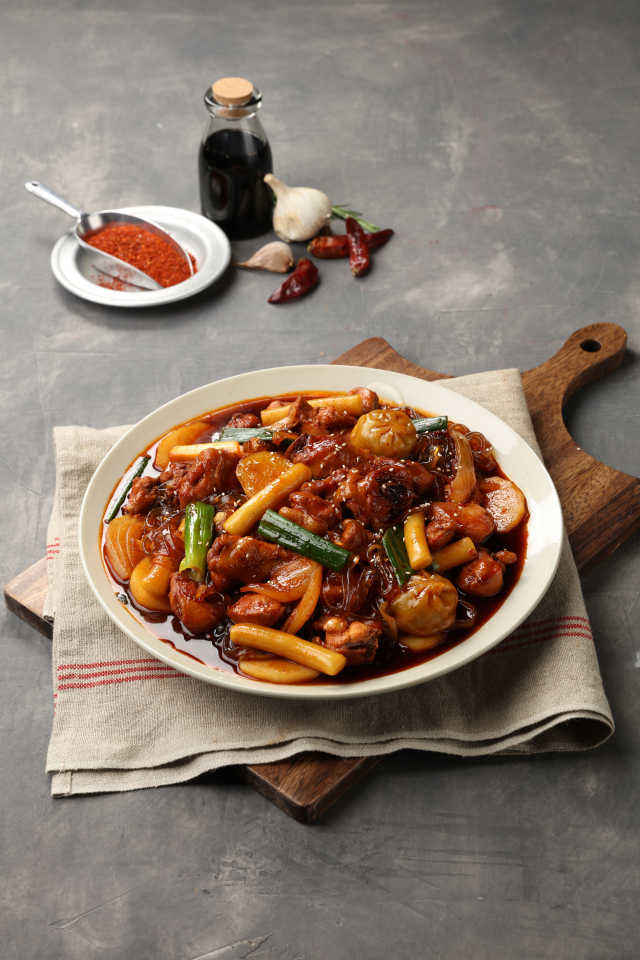동궁찜닭 대표 메뉴 황금찜닭. 동궁찜닭 제공