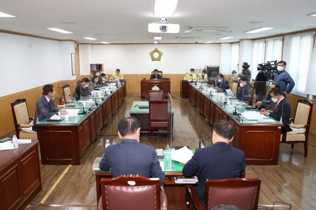 경주시의회 경제도시위원회 간담회에서 경주시 관계자가 