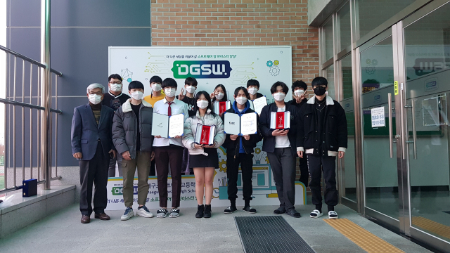 최근 