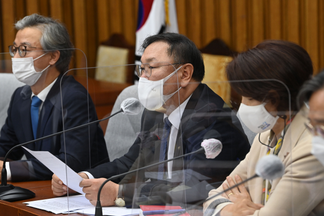 김태년 더불어민주당 원내대표가 26일 국회에서 열린 정책조정회의에서 발언하고 있다. 연합뉴스