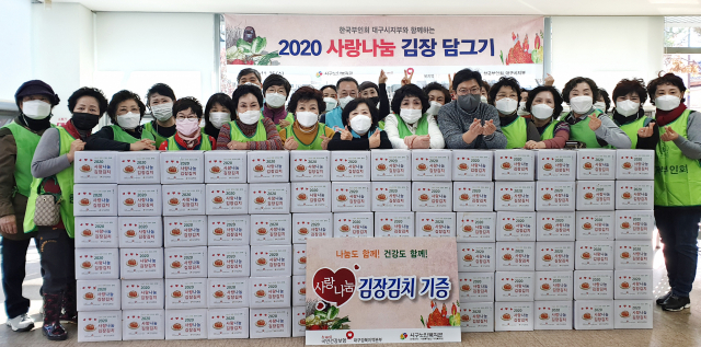 서구노인복지관(관장 최민영)은 지난 25일 서구지역 소외계층의 건강한 겨울나기를 위한 