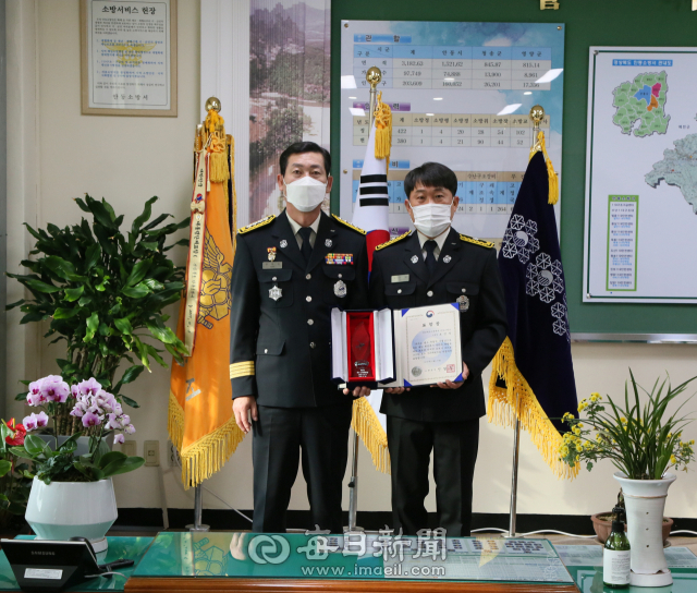 안동소방서 오진석 소방위(오른쪽)가 27일 