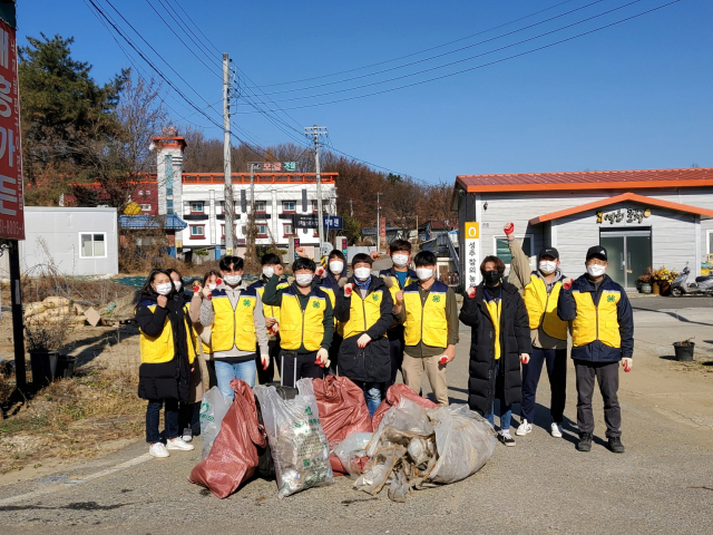 경북 성주군4-H회 환경정화와 물품 전달.