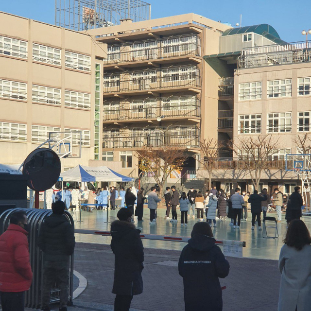 경북예고 학생들이 코로나19 검사를 받고 있다. 독자 제공